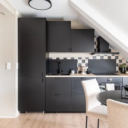 Modern & Apartment, Free Private Parking ! Apartment