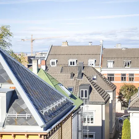 Super Renovated Flat, Next To Solsiden, Free Private Parking Right Outside ! Appartement *