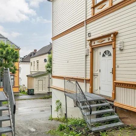 Super Renovated Flat, Next To Solsiden, Free Private Parking Right Outside ! Trondheim