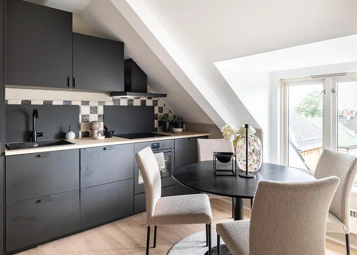 Super Renovated Flat, Next To Solsiden, Free Private Parking Right Outside ! * Trondheim