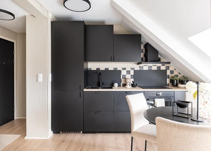 Super Renovated Flat, Next To Solsiden, Free Private Parking Right Outside ! Lägenhet