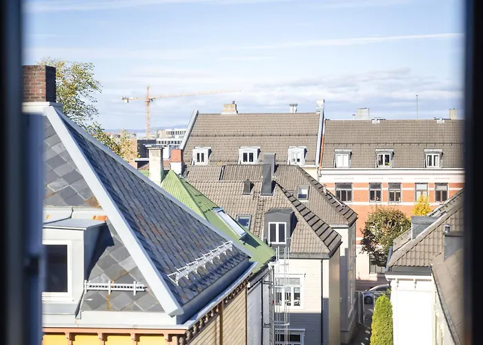 Super Renovated Flat, Next To Solsiden, Free Private Parking Right Outside ! Lägenhet *